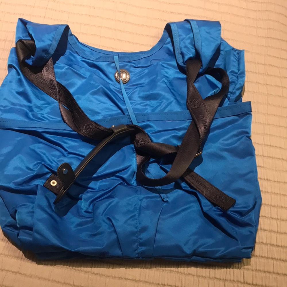 Lululemon bag with adjustable strap